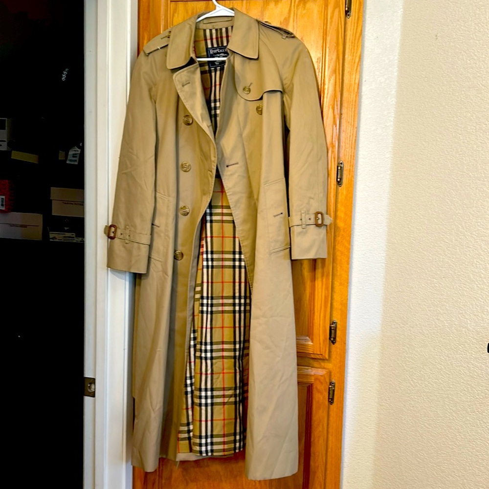 Vintage Burberrys coat, beige with the checkered lining, 4 long, almost new